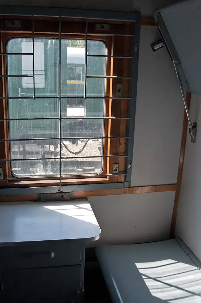 Как выглядит вагон для перевозки заключенных