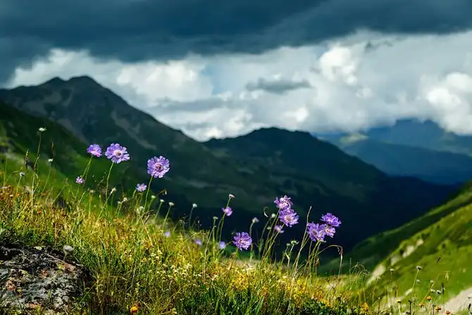 Путешествие по озеру Семицветное на Кавказе