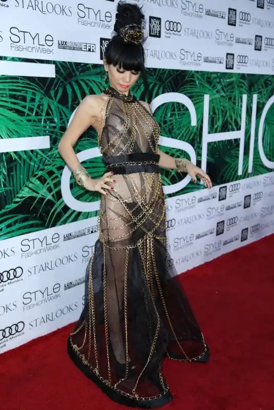 48-летняя актриса на подиуме в откровенном наряде