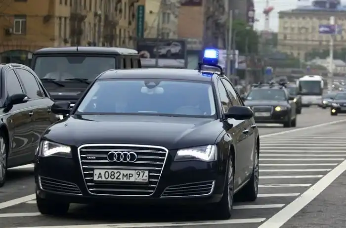 Парень может стать миллионером благодаря подержанному седану Audi A8
