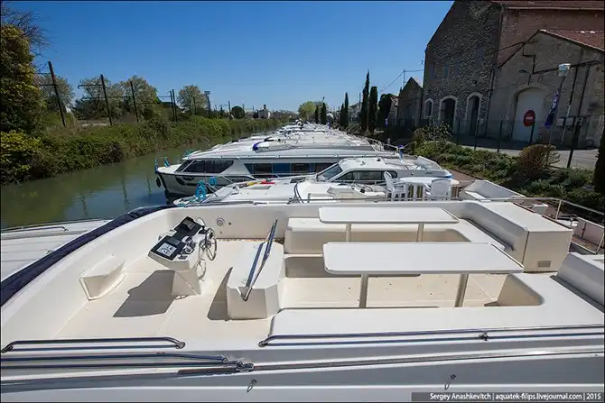 Корабль на прокат и путешествие по Франции