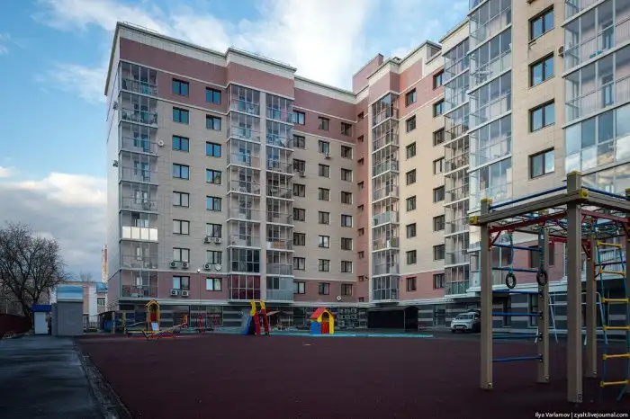 Двор, в котором нет машин