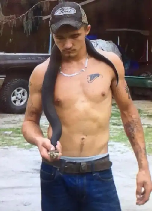 Не целуйте ядовитых змей