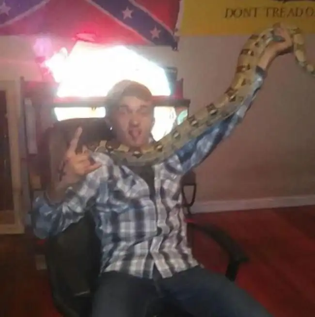 Не целуйте ядовитых змей