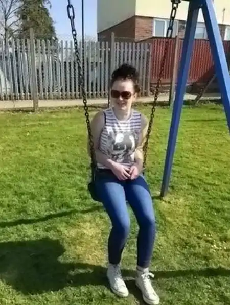 Девушка решила вспомнить детство, и в итоге пришлось вызывать спасателей