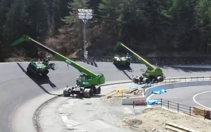 Как кладут асфальт на гоночной трассе