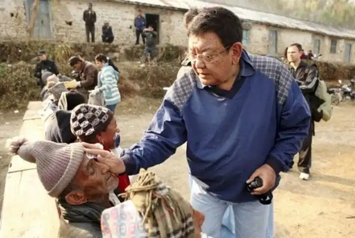 Офтальмолог из Непала помогает вернуть зрение малоимущим людям