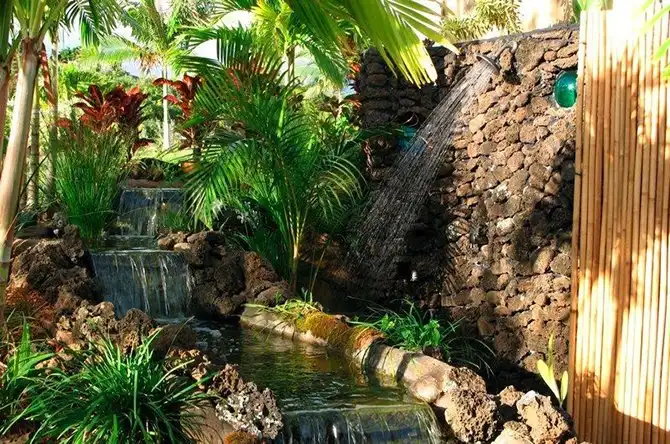 Варианты самых эффектных летних душей для дачи