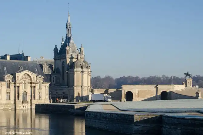 Прогулка по территории замка Шантаийи