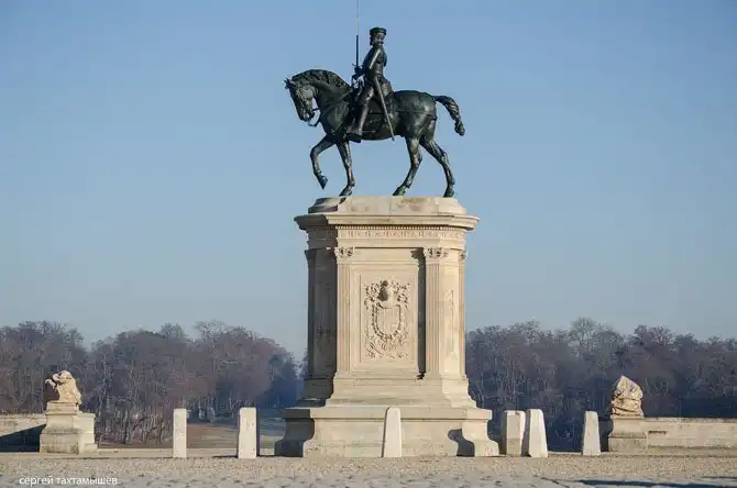 Прогулка по территории замка Шантаийи