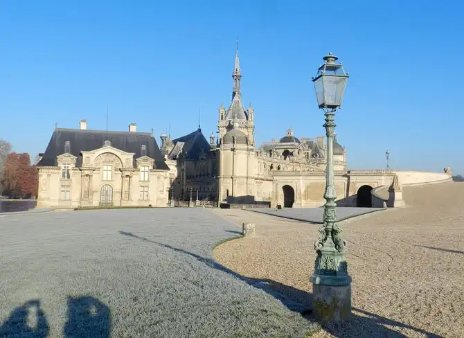 Прогулка по территории замка Шантаийи