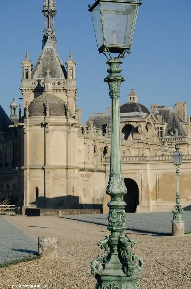 Прогулка по территории замка Шантаийи