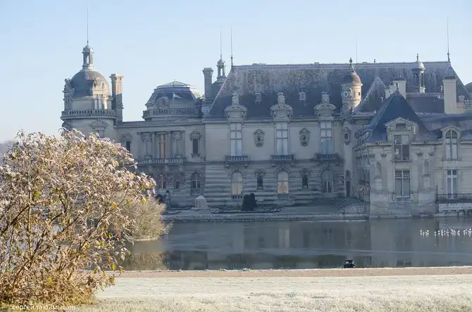 Прогулка по территории замка Шантаийи