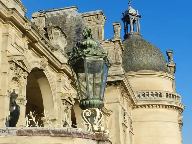 Прогулка по территории замка Шантаийи