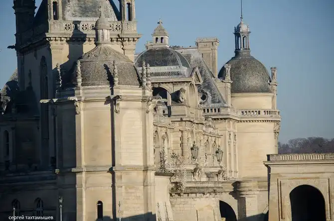 Прогулка по территории замка Шантаийи