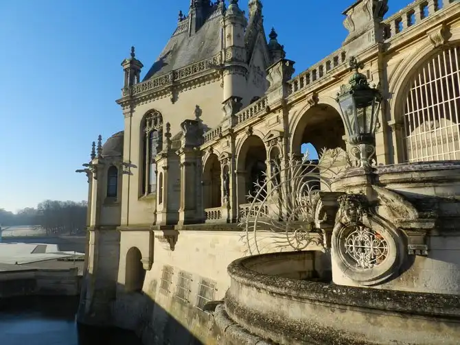 Прогулка по территории замка Шантаийи