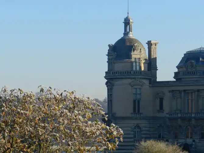 Прогулка по территории замка Шантаийи