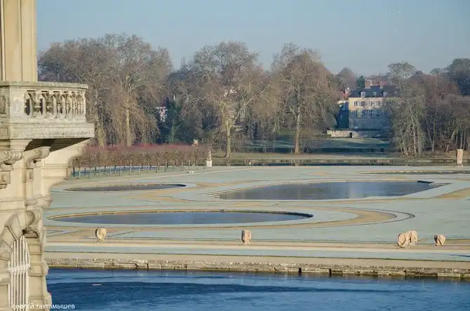 Прогулка по территории замка Шантаийи