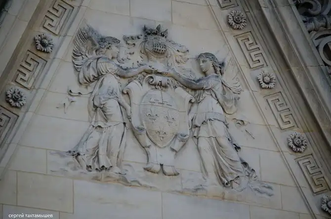 Прогулка по территории замка Шантаийи