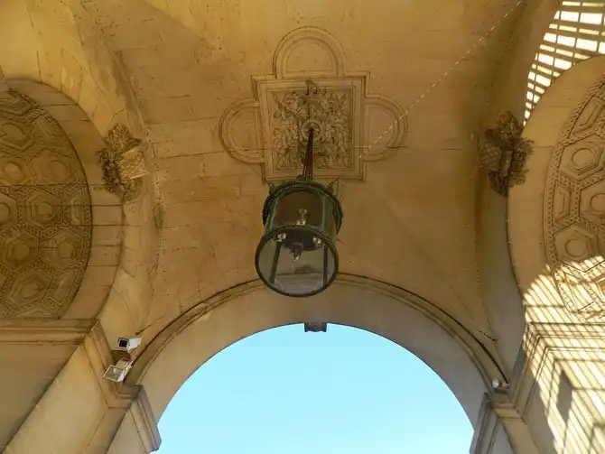 Прогулка по территории замка Шантаийи