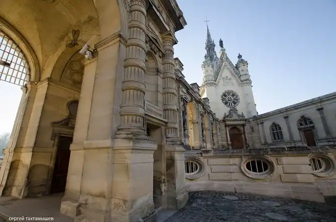 Прогулка по территории замка Шантаийи