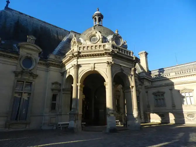 Прогулка по территории замка Шантаийи