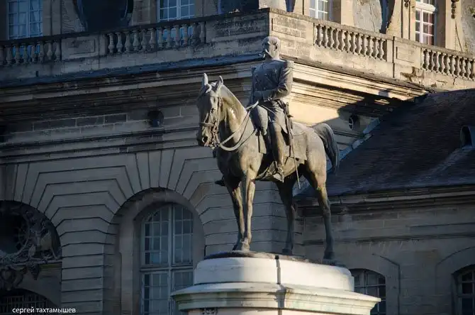 Прогулка по территории замка Шантаийи