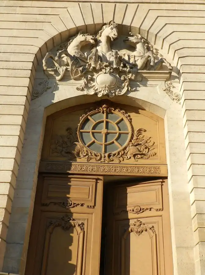 Прогулка по территории замка Шантаийи