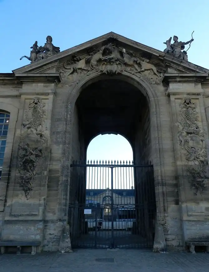 Прогулка по территории замка Шантаийи