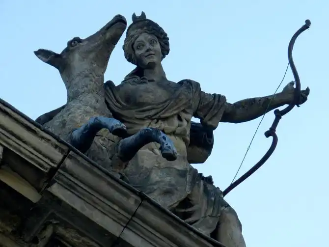 Прогулка по территории замка Шантаийи