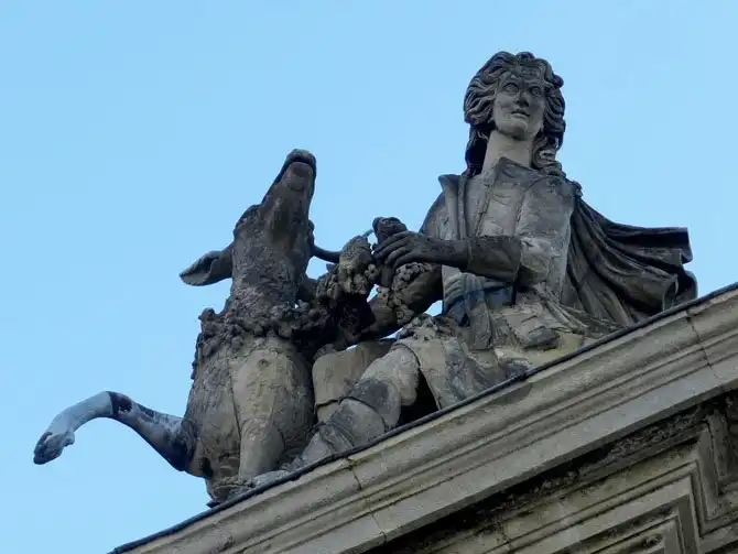 Прогулка по территории замка Шантаийи