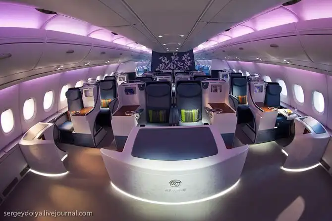 Как строят А380 и как они выглядят внутри
