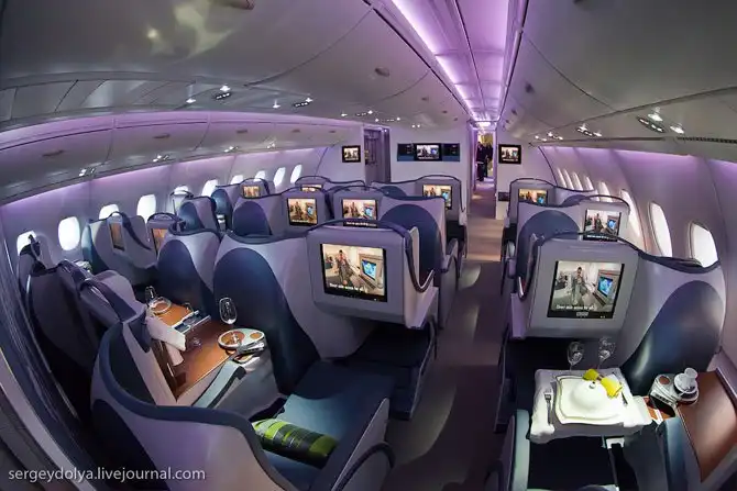 Как строят А380 и как они выглядят внутри
