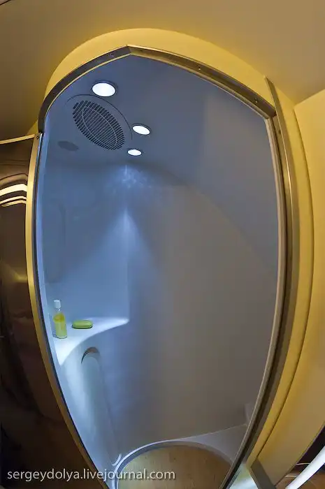 Как строят А380 и как они выглядят внутри