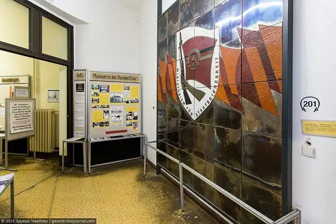 Экскурсия по устрашающему символу тотального контроля в ГДР