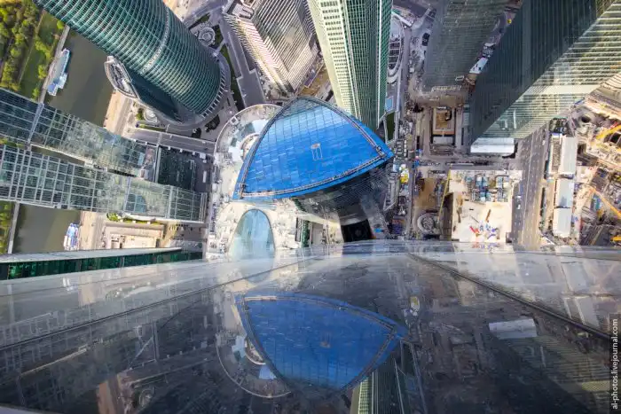 Московские руферы покорили самое высокое здание Европы – башню «Федерация Восток»