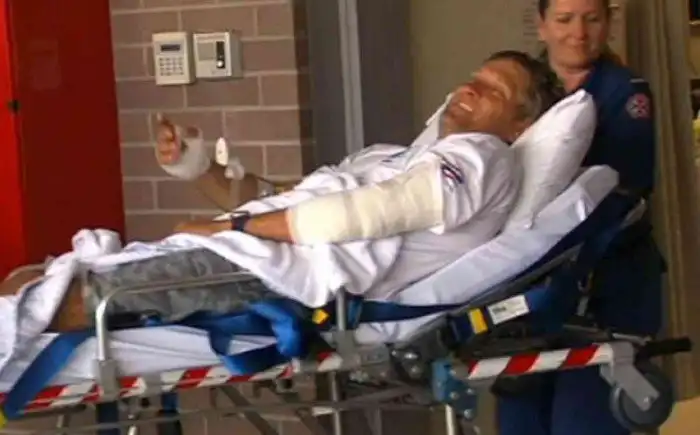 Австралиец голыми руками отбился от напавшей на него акулы