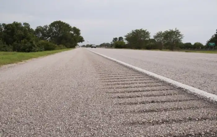 Для чего нужны эти «ребра» по краям дороги?