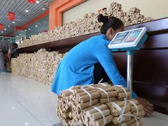 В Китае мужчина купил автомобиль стоимостью 140 000 долларов за монеты