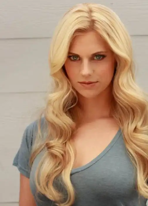 Девушки-футболистки из разных стран мира