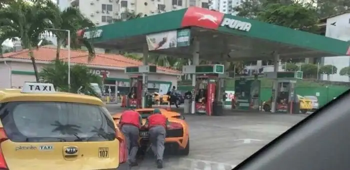 Toyota Yaris помогла суперкару Lamborghini Murcielago