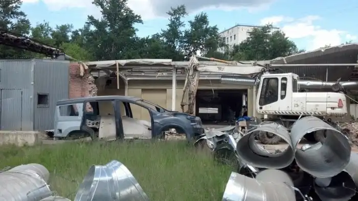 Первый российский суперкар Marussia оставили на растерзание вандалам