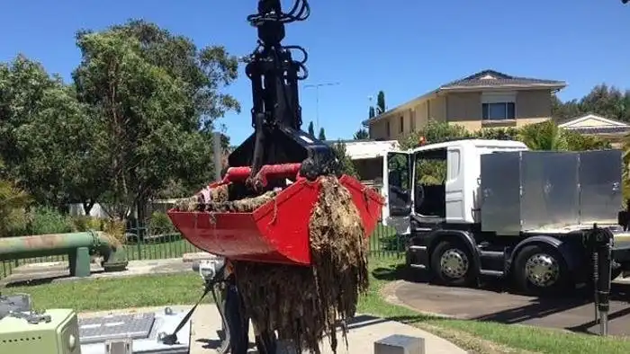 Австралийские коммунальщики борются с влажными салфетками