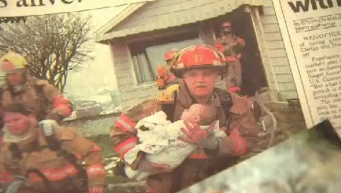 Пожарный побывал на выпускном вечере спасенной им девочки