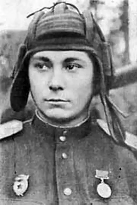 «Гитлер капут!»: как танкист перевоспитывал попугая-фашиста.