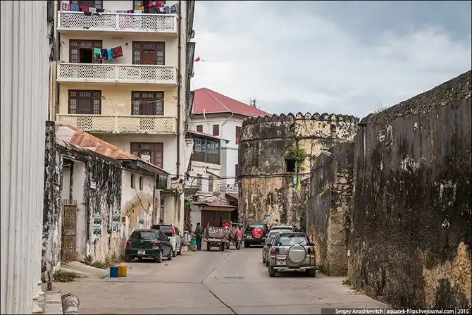 Не райская столица райского острова
