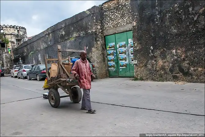 Не райская столица райского острова