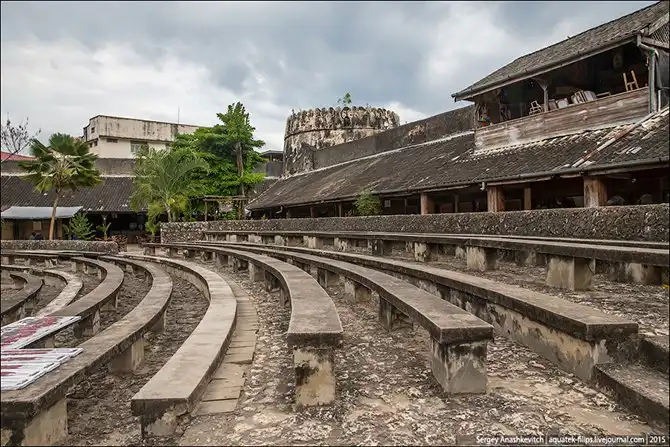 Не райская столица райского острова
