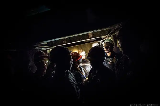 Как выглядит самая глубокая шахта в России