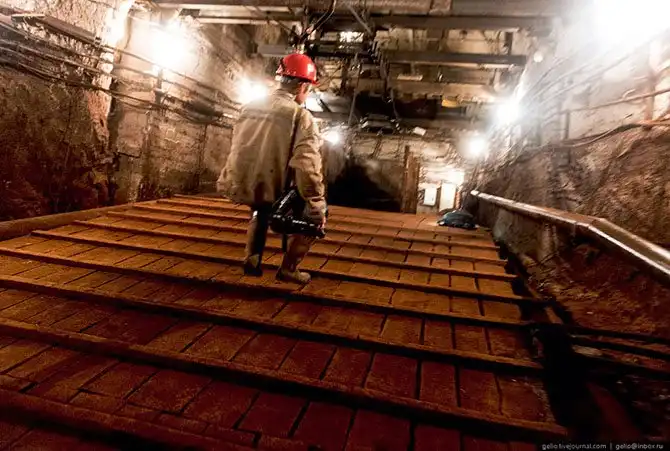 Как выглядит самая глубокая шахта в России
